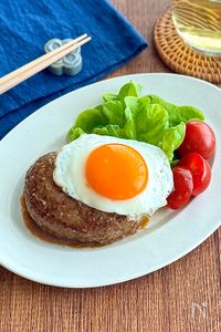 優しい甘めの照り焼きソースで♩てりたまハンバーグ