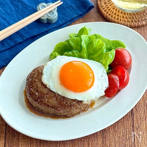 優しい甘めの照り焼きソースで♩てりたまハンバーグ