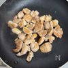 ご飯が進む!【鶏肉とキャベツのレモンペッパー炒め】コク旨♡の工程2