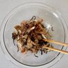 旨味たっぷり♡舞茸とふじっ子（塩こんぶ）のレンチンおかか和えの工程2