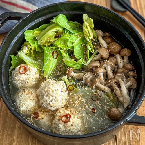 ふわふわ鶏団子とキャベツの《旨塩♡鶏だし鍋》