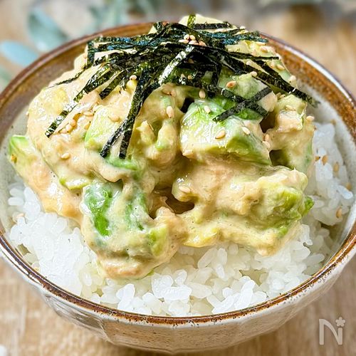 ラクラク5分！【ツナとアボカドの濃厚チーズ丼】