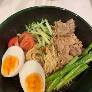 ぐ〜たら子の作ってみた!投稿(【即席チャーシュー♪ピリ辛冷やしラーメン】簡単10分完成！)