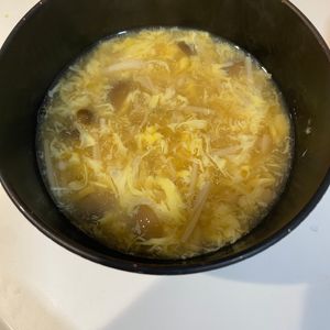 tanu🌿の作ってみた!投稿(ふんわり卵ときのこのかきたま汁)