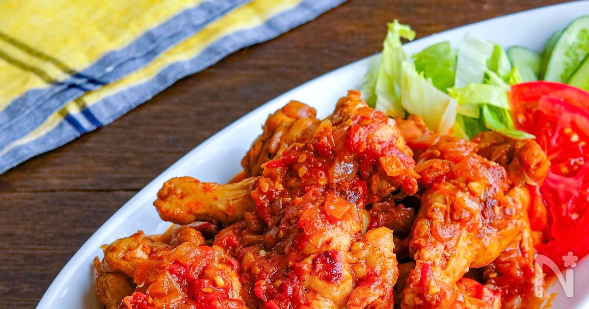 手羽元ほろほろ♪チリトマト煮込み