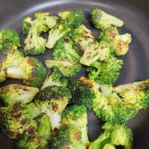 おともこの作ってみた!投稿(【冷凍野菜】冷凍ブロッコリーの簡単フライパンソテー)