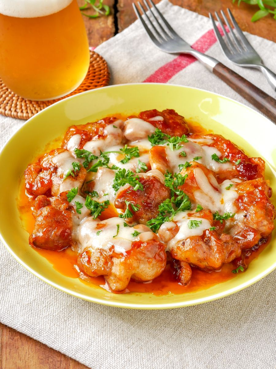 定番調味料だけで簡単☆とろ〜りチーズのレッドチキンステーキ