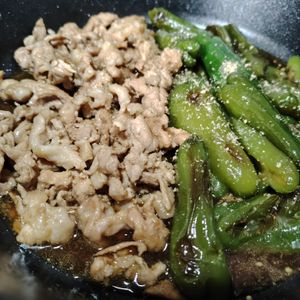 rantomoの作ってみた!投稿(煮汁までおいしい♪【まるごとピーマンと豚こまの甘辛煮】)