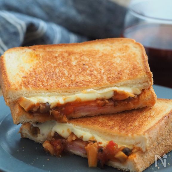 【失敗なし！】モッツアレラとトマトのフライパンホットサンド