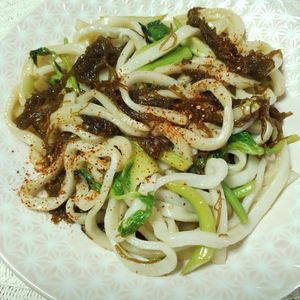 M＊Pの作ってみた!投稿(セロリともずくの酢醤油焼きうどん)