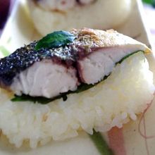ラップで手抜☆絶品　焼き鯖の棒寿司