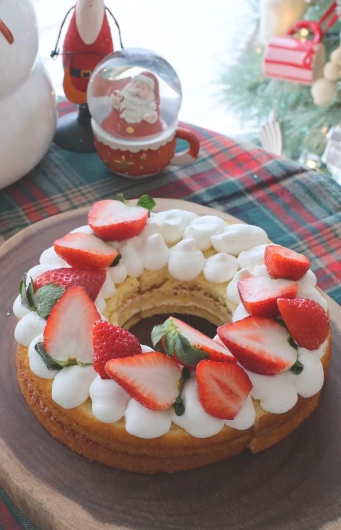 爆速！クリスマスにピッタリなリース風ケーキ | レシピサイトNadia