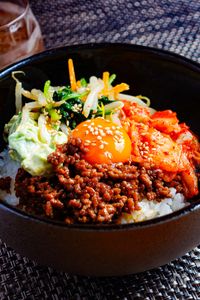 【基本のビビンバ】アボカド添えてマイルドな仕上がりに。