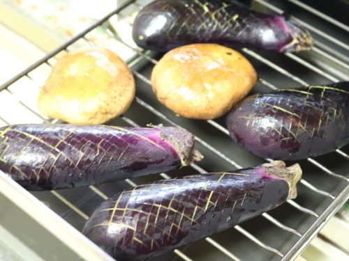 玉ねぎたっぷりのだし醤油で食べる焼きなす レシピサイトnadia