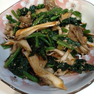 けこすの作ってみた!投稿(『舞茸とほうれん草の胡麻和え』栄養満点♪ダイエット美容にも♡)