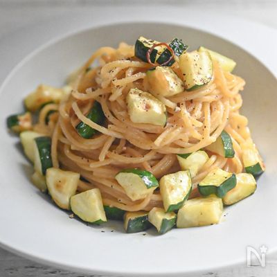 シンプルだけどこれがおいしい！ズッキーニのペペロンチーノ