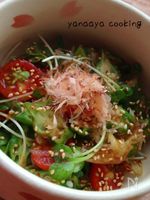 オクラとミョウガとトマトのごま油おかか和え