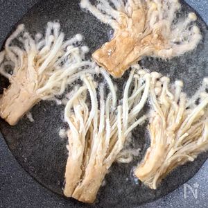 材料1つ包丁不要】やみつき！カリカリおつまみえのき | レシピサイトNadia