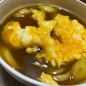 ぽちゃこの作ってみた!投稿(行列のできるうどん屋の♪とろとろ卵とチーズのカレーうどん🤩)
