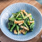 お弁当にも♪【小松菜と油揚げの白だし炒め】