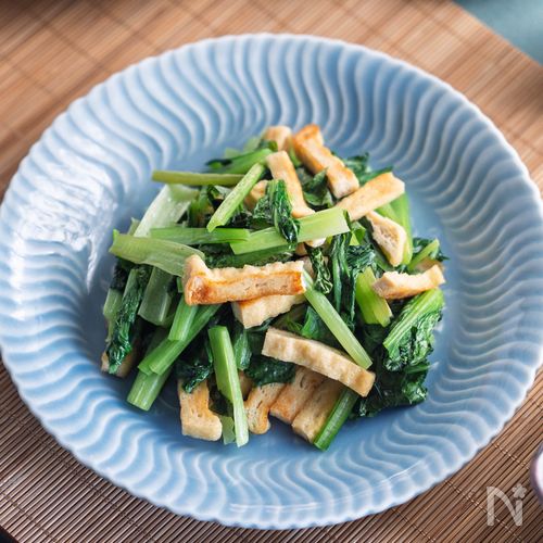 お弁当にも♪【小松菜と油揚げの白だし炒め】
