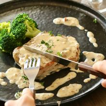 豚肉のステーキ マスタードクリームソース
