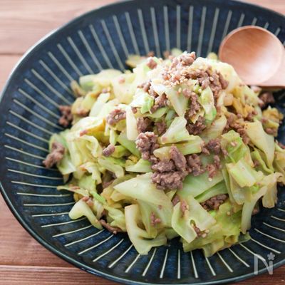 電子レンジで簡単♪ひき肉とキャベツの味噌ごま和え