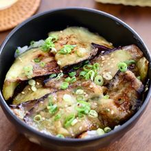 【ご飯おかわり！】なすの甘辛バター丼