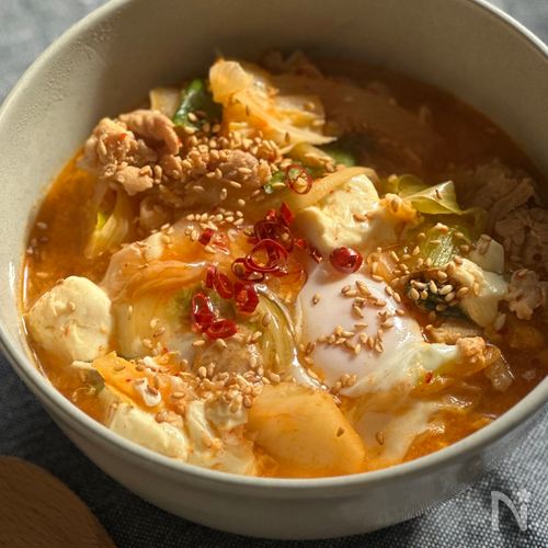 腸活にも♪旨辛♡豚こま肉でキムチ鍋風スープ