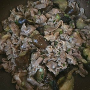 れみーの作ってみた!投稿(ワンパン10分！【豚こま肉となすの甘辛炒め】ご飯すすむ♩)