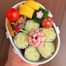 難しい事は何もナシ！お花の海苔巻き弁当♡