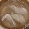 ささみとトマトときゅうりの七味マヨ和えの工程1