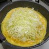 千切りキャベツとピザ用チーズで作る「シャキッとオムレツ」の工程4