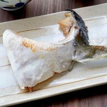 【定番料理】ブリカマの塩焼き