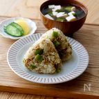 【チンして混ぜるだけ♪カレーそぼろおにぎり】昼食や夜食に！