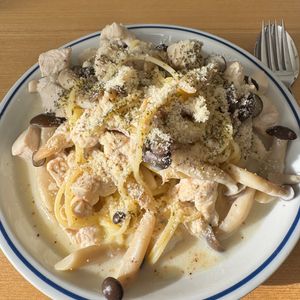 Tsuneaki Okadaの作ってみた!投稿(ワンパン15分！【鶏肉ときのこのクリームパスタ】牛乳でＯＫ♩)
