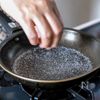 【塩だけでこんなにウマい！】ほったらかし玉ねぎチキンの工程1
