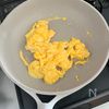 【豚こまと小松菜の旨だれ卵炒め】味付け簡単！ご飯がすすむ！の工程2