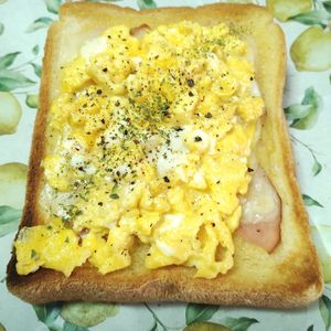 M＊Pの作ってみた!投稿(『ハムたまチーズトースト』＃簡単＃子供＃耳までおいしい)