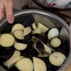 さっぱり味染み♡鶏むね肉と茄子のおかか醤油漬けの下準備