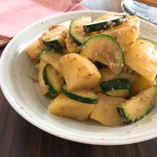 レンジでOK。【ホクホクじゃがいもとズッキーニの胡麻和え