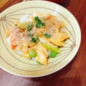 よしりんの作ってみた!投稿(【ふわとろ海鮮たまご】簡単すぎる節約絶品中華)
