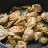 【冷凍作り置き】鶏とごぼうの味噌バジル炒めの工程3