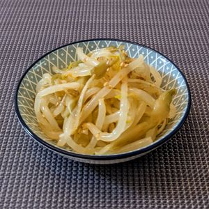 𝔂𝓾𝓶𝓲🍓の作ってみた!投稿(もやしとザーサイの🥗ねぎ塩うまだれナムル😋🍺)
