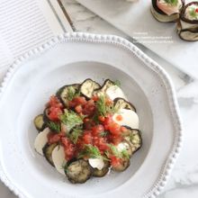 茄子とモッツァレラチーズ　フレッシュトマトソースかけ
