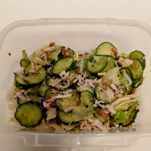 にゃんこさん🐱の作ってみた!投稿(レンジで簡単！シャキッと野菜【梅ゆかりのささみ和え】副菜に◎)