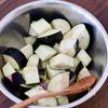 10分で完成!『豚肉となすの甘辛ごま炒め』の工程1