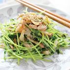 豚ばら肉のカリカリ焼きと豆苗のさっと炒め