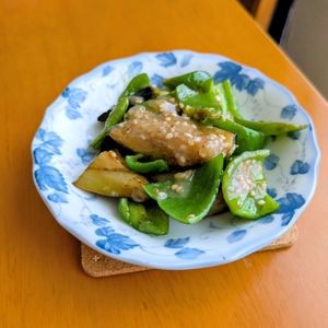 ゆきまる🐬🫧の作ってみた!投稿(熱々でも冷やしても【なすとピーマンの味噌炒め】ご飯が進む！)