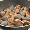 3つの具材で大満足!【鶏大根とこんにゃくの照り煮】の工程2